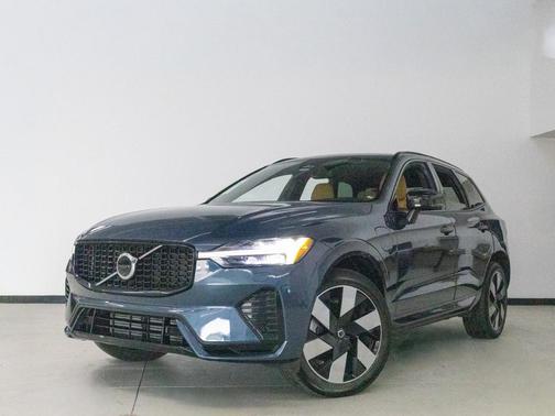 2024 Volvo XC60 Recharge Plug-In Hybrid T8 Ultimate Dark Theme