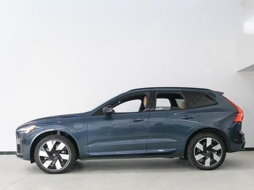 2024 Volvo XC60 Recharge Plug-In Hybrid T8 Ultimate Dark Theme