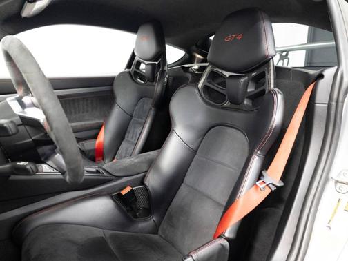GT Silver Metallic 2016 Porsche Cayman GT4