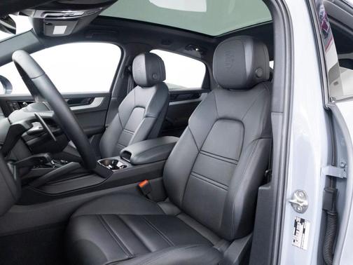Arctic Grey 2025 Porsche Cayenne AWD