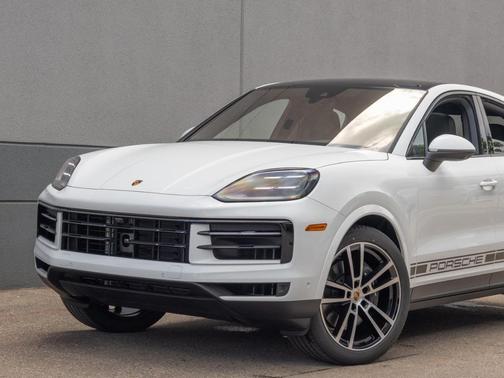 2025 Porsche Cayenne AWD
