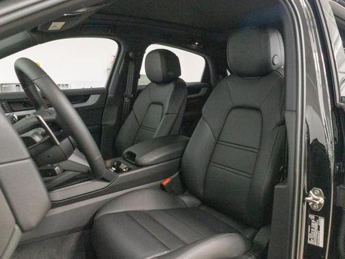 2025 Porsche Cayenne AWD