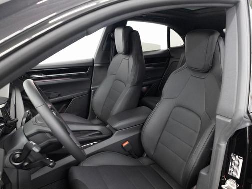 2025 Porsche Macan 4