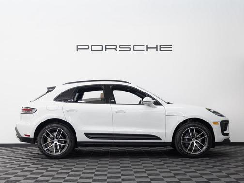 2025 Porsche Macan Base