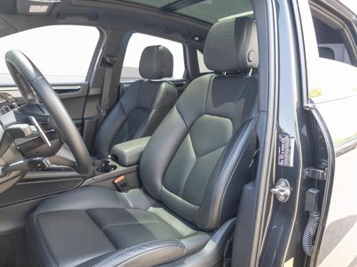 2023 Porsche Macan Base