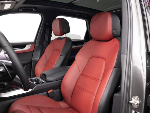 Quartzite Grey Metallic 2026 Porsche Cayenne S