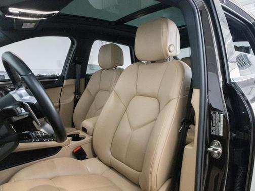 2021 Porsche Macan Base