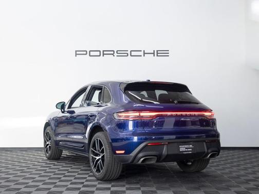 Gentian Blue Metallic 2025 Porsche Macan Base