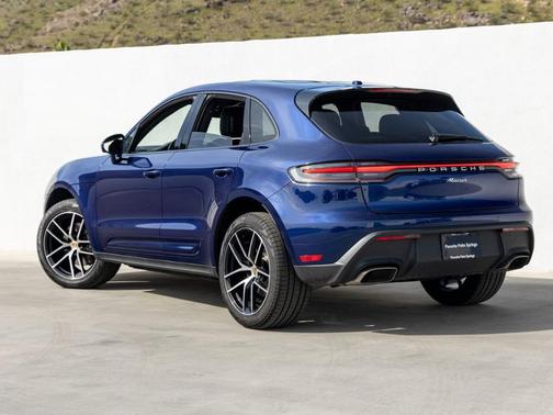 Gentian Blue Metallic 2025 Porsche Macan Base