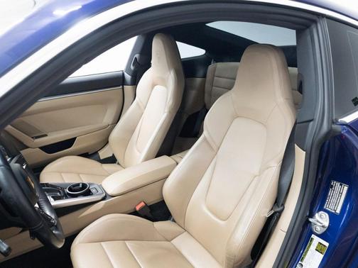 2022 Porsche 911 Carrera