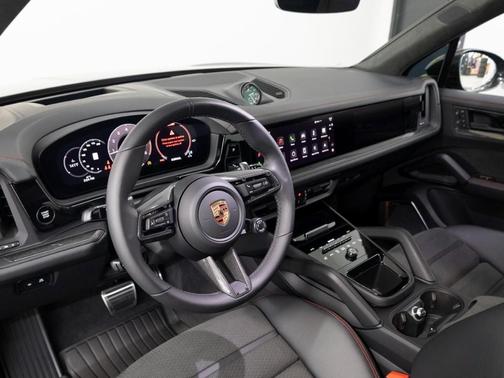 2025 Porsche Cayenne GTS