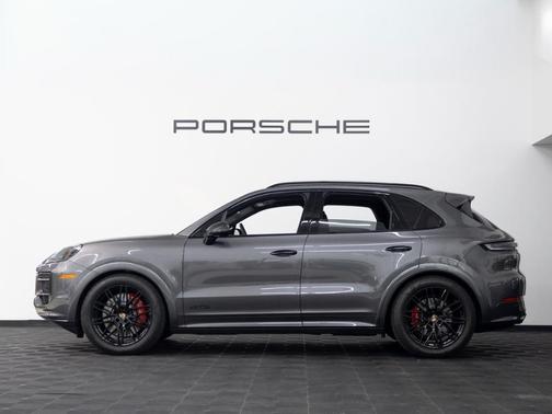 2025 Porsche Cayenne GTS