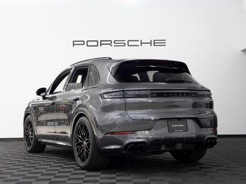 2025 Porsche Cayenne GTS