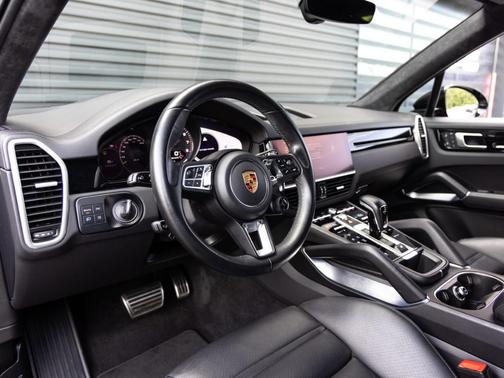 Black Metallic 2023 Porsche Cayenne Turbo S