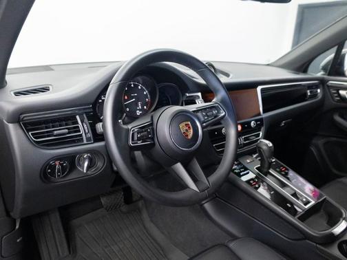 Volcano Gray Metallic 2025 Porsche Macan Base