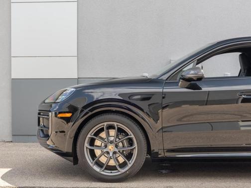 2025 Porsche Cayenne GTS