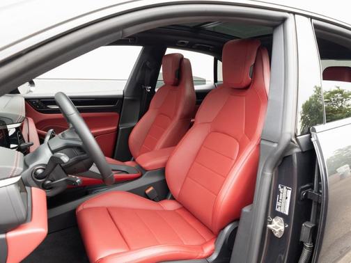 2025 Porsche Macan 4