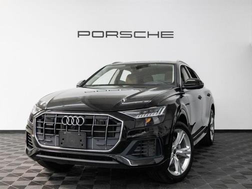 Mythos Black Metallic 2023 Audi Q8 55 Premium Plus