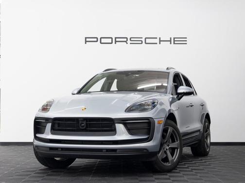 2025 Porsche Macan Base