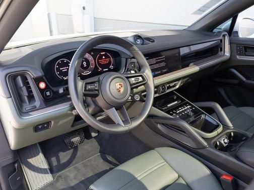 2024 Porsche Cayenne AWD