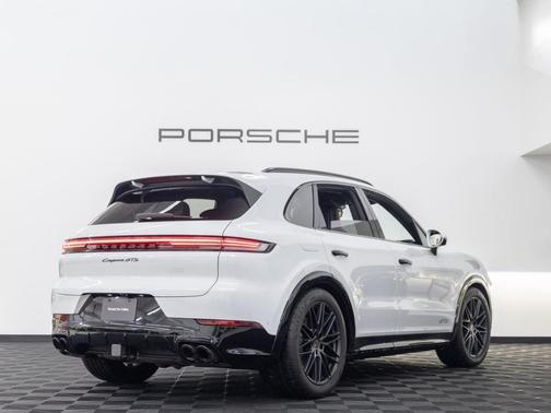 2025 Porsche Cayenne GTS