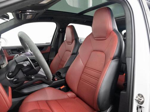 2025 Porsche Cayenne GTS