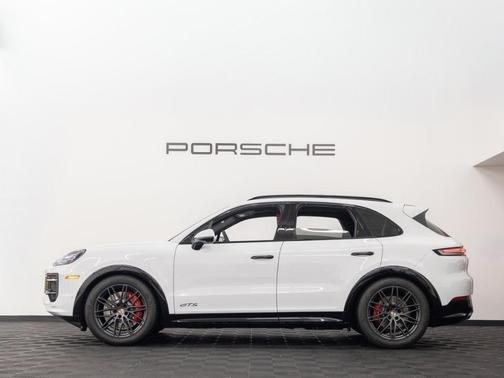 2025 Porsche Cayenne GTS