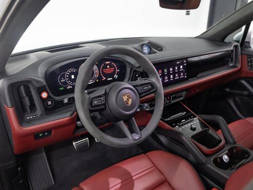 2025 Porsche Cayenne GTS