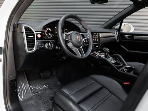 White 2023 Porsche Cayenne Platinum Edition