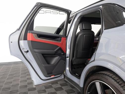 Arctic Grey 2026 Porsche Cayenne S