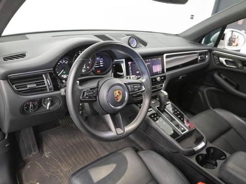 White 2023 Porsche Macan Base