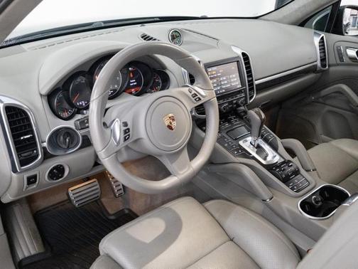 2013 Porsche Cayenne GTS