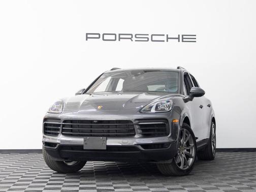 Quartzite Grey Metallic 2023 Porsche Cayenne Base