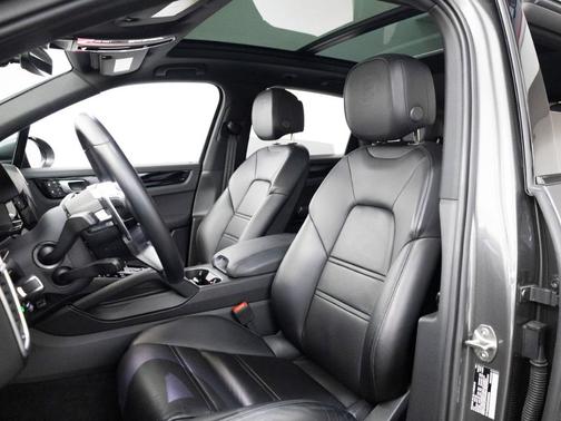 Quartzite Grey Metallic 2023 Porsche Cayenne Base