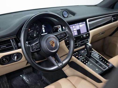 2023 Porsche Macan Base