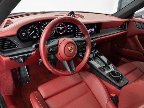 2022 Porsche 911 Carrera 4 GTS