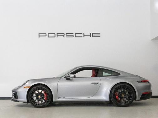 2022 Porsche 911 Carrera 4 GTS