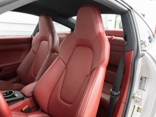 2022 Porsche 911 Carrera 4 GTS