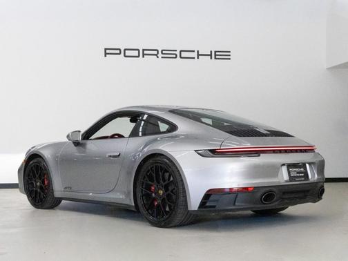 2022 Porsche 911 Carrera 4 GTS