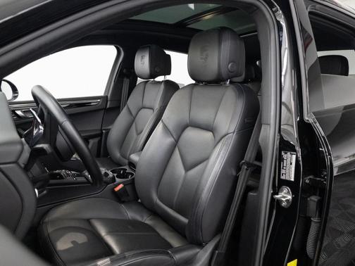 2023 Porsche Macan Base