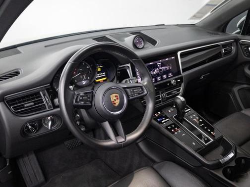 2023 Porsche Macan Base