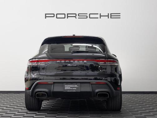 2023 Porsche Macan Base