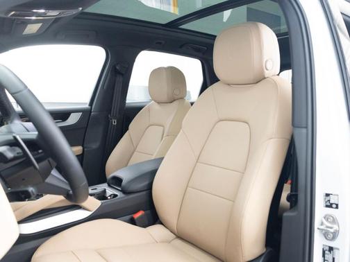 2026 Porsche Cayenne AWD