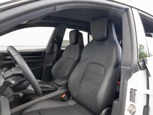 2025 Porsche Macan 4
