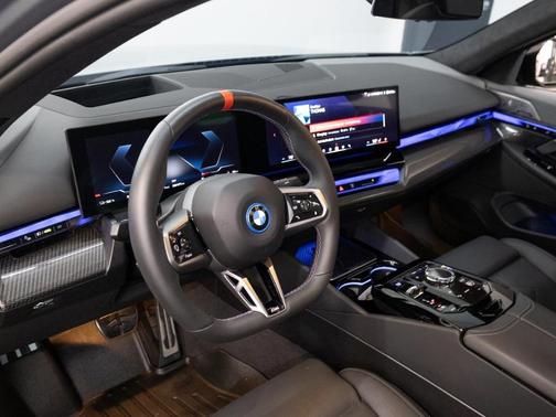 2025 BMW i5 M60