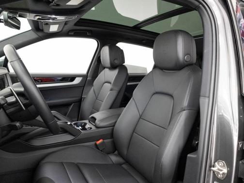 Quartzite Grey Metallic 2025 Porsche Cayenne Base