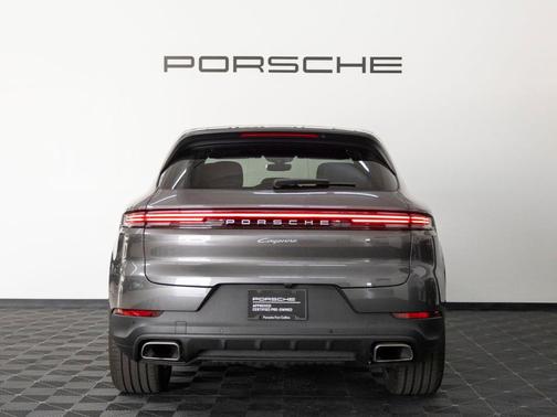Quartzite Grey Metallic 2025 Porsche Cayenne Base