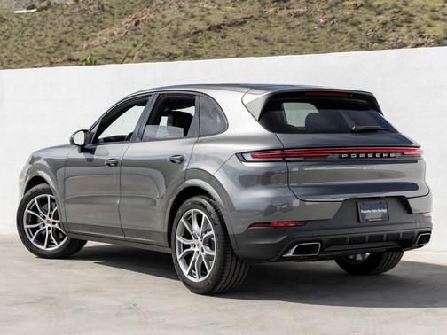 Quartzite Grey Metallic 2025 Porsche Cayenne Base