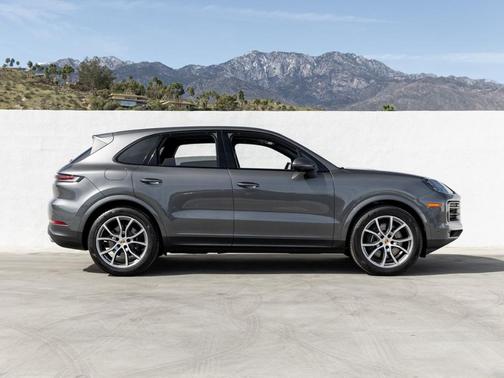 Quartzite Grey Metallic 2025 Porsche Cayenne Base