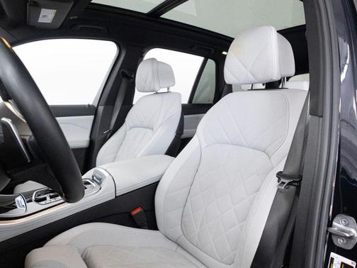 Carbon Black Metallic 2024 BMW X5 xDrive40i